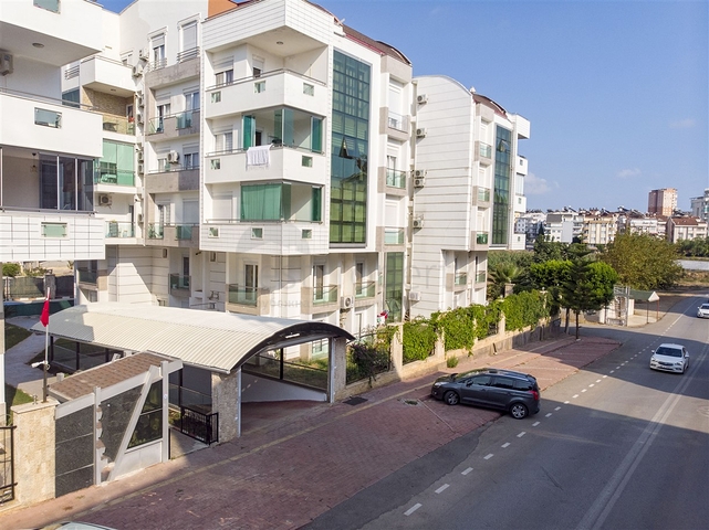  شقة واسعة 4+1 في منطقة اونجالي من كونيالتي أنطاليا