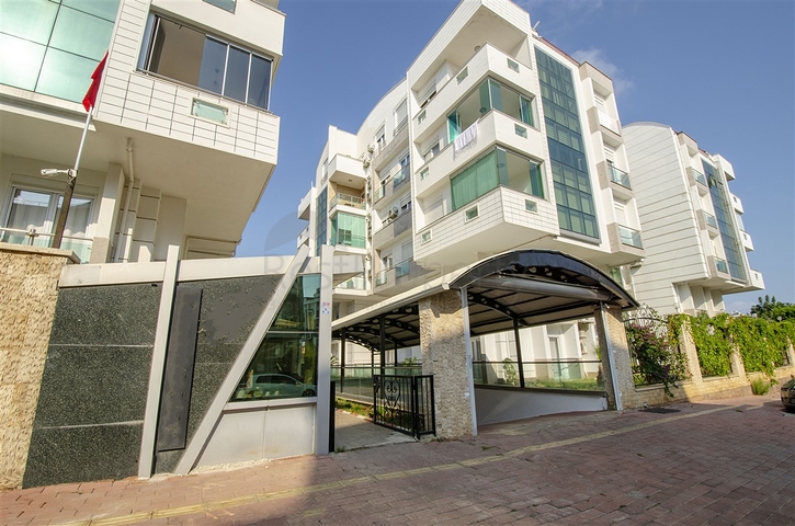  شقة واسعة 4+1 في منطقة اونجالي من كونيالتي أنطاليا