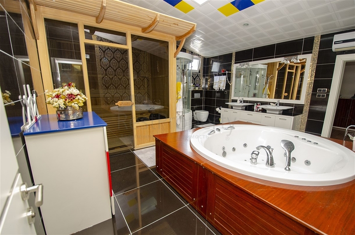  شقة واسعة 4+1 في منطقة اونجالي من كونيالتي أنطاليا