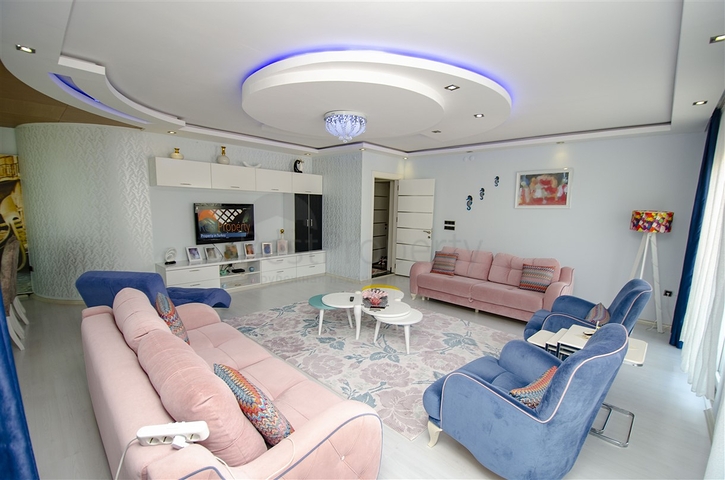  شقة واسعة 4+1 في منطقة اونجالي من كونيالتي أنطاليا