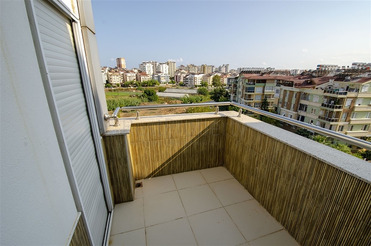  شقة واسعة 4+1 في منطقة اونجالي من كونيالتي أنطاليا