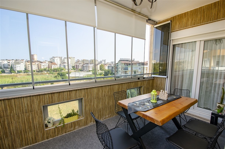  شقة واسعة 4+1 في منطقة اونجالي من كونيالتي أنطاليا