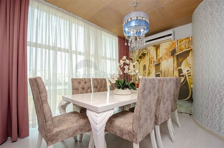  شقة واسعة 4+1 في منطقة اونجالي من كونيالتي أنطاليا