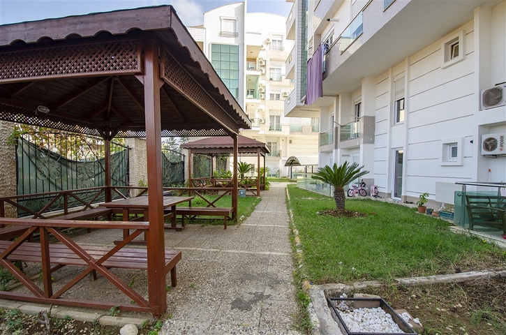  شقة واسعة 4+1 في منطقة اونجالي من كونيالتي أنطاليا