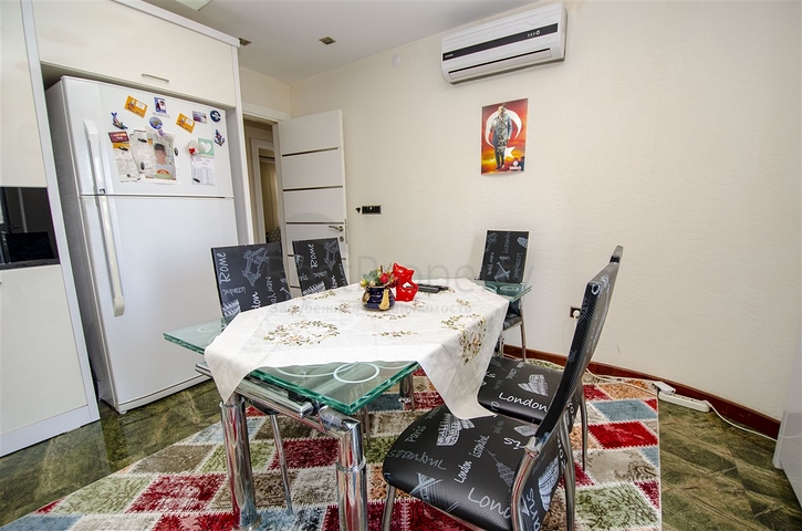  شقة واسعة 4+1 في منطقة اونجالي من كونيالتي أنطاليا