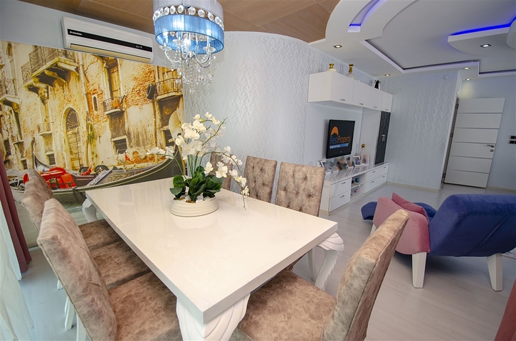  شقة واسعة 4+1 في منطقة اونجالي من كونيالتي أنطاليا