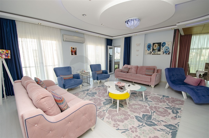  شقة واسعة 4+1 في منطقة اونجالي من كونيالتي أنطاليا