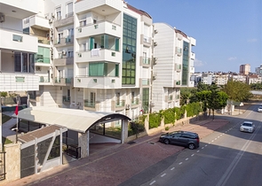  شقة واسعة 4+1 في منطقة اونجالي من كونيالتي أنطاليا