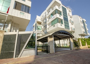  شقة واسعة 4+1 في منطقة اونجالي من كونيالتي أنطاليا