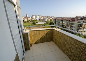  شقة واسعة 4+1 في منطقة اونجالي من كونيالتي أنطاليا