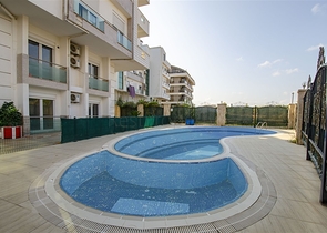  شقة واسعة 4+1 في منطقة اونجالي من كونيالتي أنطاليا