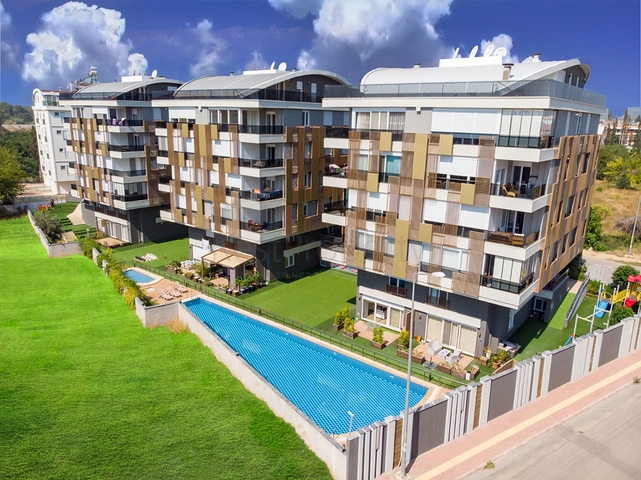 شقق فاخرة 3 + 1 و 4 + 1 في اونجالي كونيالتي أنطاليا