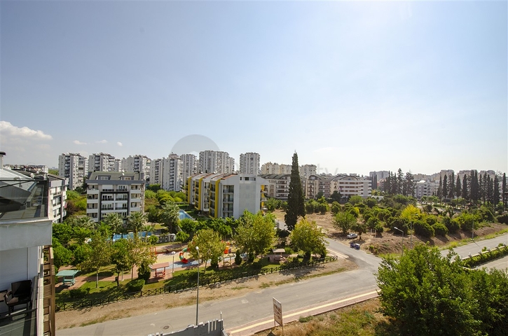 شقق فاخرة 3 + 1 و 4 + 1 في اونجالي كونيالتي أنطاليا