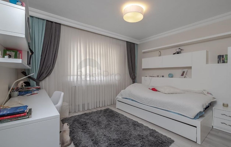 في مركز اسطنبول - بشيكتاش - دوبلكس خمس عرف وصالة مفروشة .