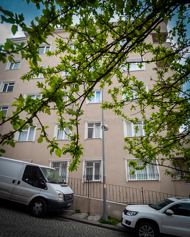 في مركز اسطنبول - بشيكتاش - دوبلكس خمس عرف وصالة مفروشة .