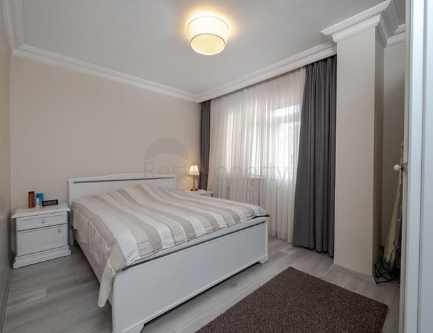 في مركز اسطنبول - بشيكتاش - دوبلكس خمس عرف وصالة مفروشة .