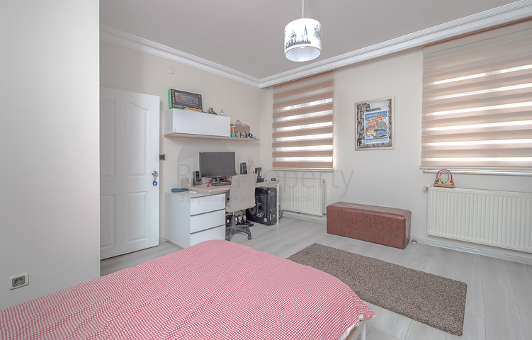 في مركز اسطنبول - بشيكتاش - دوبلكس خمس عرف وصالة مفروشة .