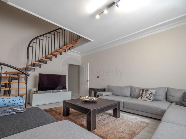 في مركز اسطنبول - بشيكتاش - دوبلكس خمس عرف وصالة مفروشة .