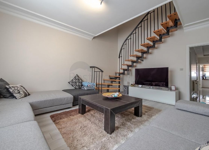 في مركز اسطنبول - بشيكتاش - دوبلكس خمس عرف وصالة مفروشة .