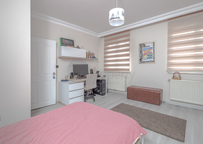 في مركز اسطنبول - بشيكتاش - دوبلكس خمس عرف وصالة مفروشة .