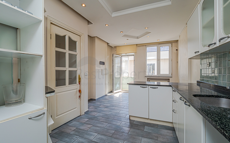 دوبلكس اربع غرف وصالة -قريبة من البحر في مركز اسطنبول 