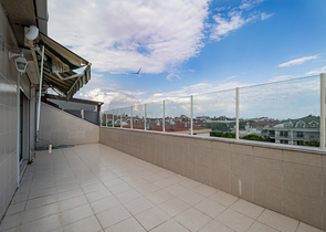 دوبلكس اربع غرف وصالة -قريبة من البحر في مركز اسطنبول 