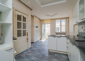 دوبلكس اربع غرف وصالة -قريبة من البحر في مركز اسطنبول 