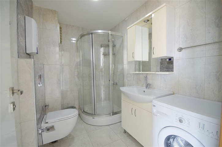 شقة غرفة وصالة ضمن مجمع سكني حديث بسعر جيد 