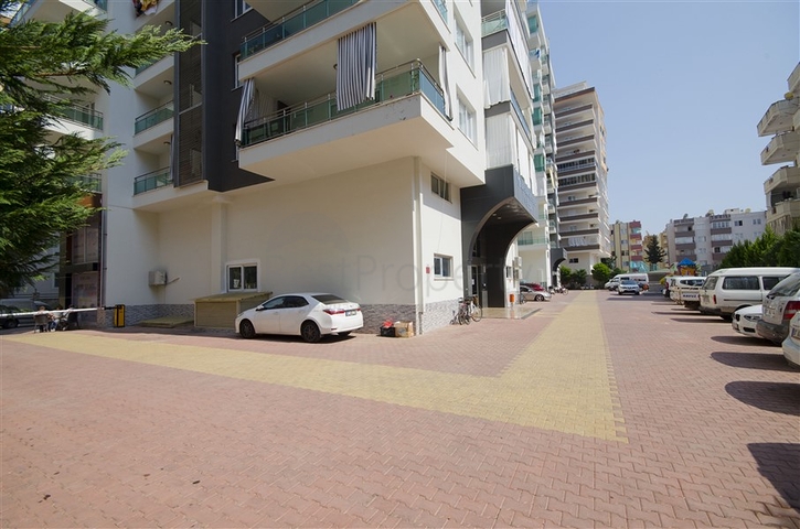 شقة غرفة وصالة ضمن مجمع سكني حديث بسعر جيد 