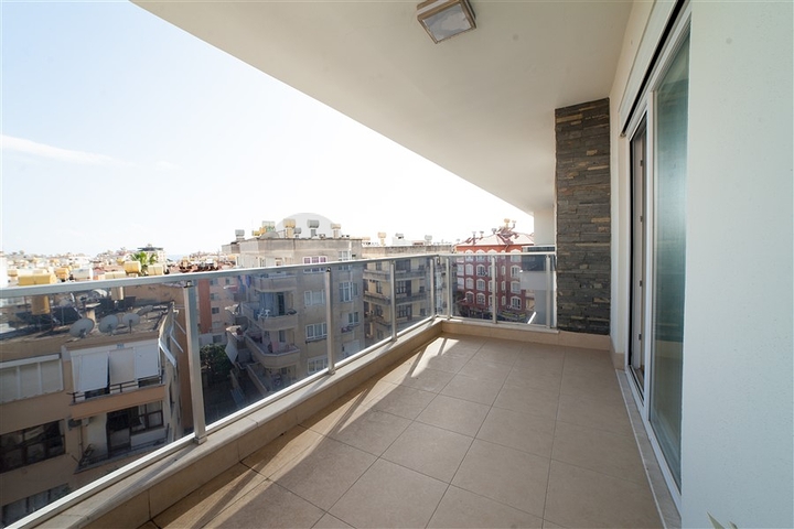 دوبلكس - ثلاث غرف وصالة - في مركز الانيا بالقرب من شاطئ كليوباترا  الشهير 