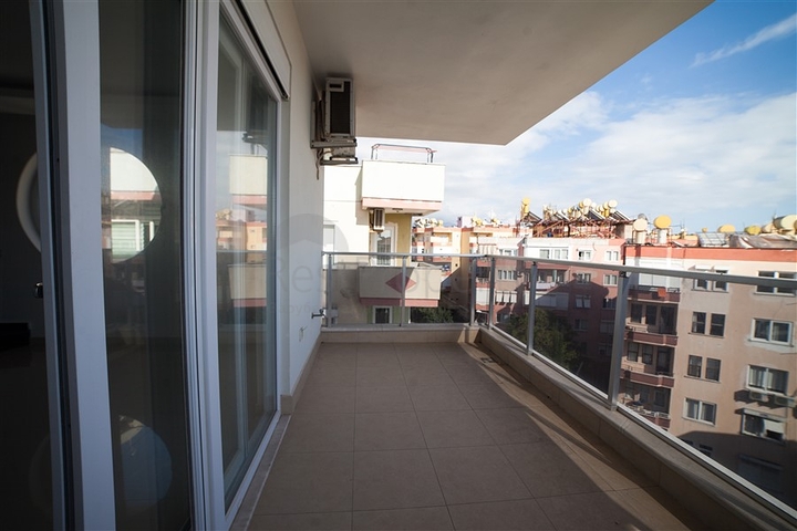 دوبلكس - ثلاث غرف وصالة - في مركز الانيا بالقرب من شاطئ كليوباترا  الشهير 