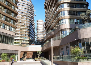 غرفة وصالة ضمن مجمع فخم في مركز اسطنبول 