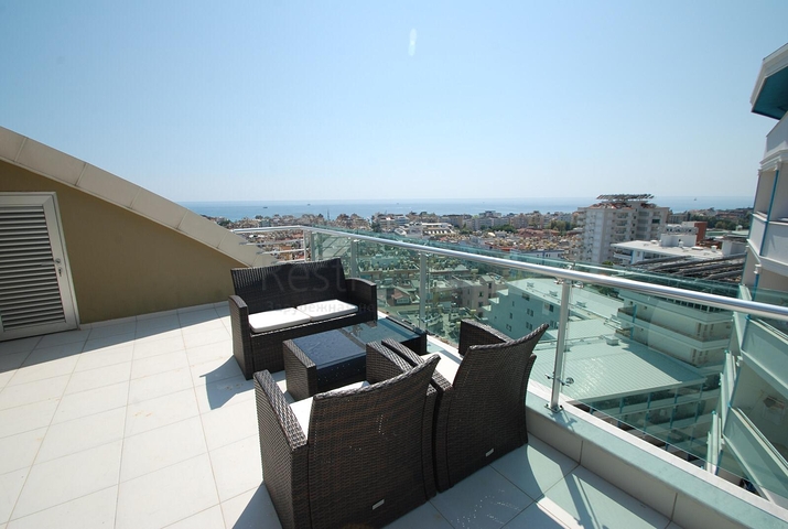 اطلالة بحر ساحرة - شقة مفروشة اربع غرف وصالة في مركز الانيا 