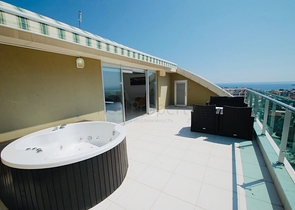 اطلالة بحر ساحرة - شقة مفروشة اربع غرف وصالة في مركز الانيا 