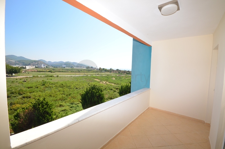 شقة غرفتين وصالة باطلالة بحرية مباشرة في الانيا 