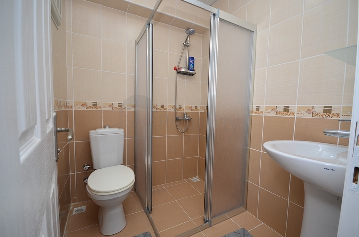 شقة غرفتين وصالة باطلالة بحرية مباشرة في الانيا 