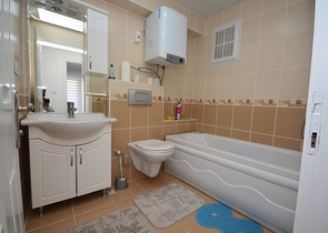 شقة غرفتين وصالة باطلالة بحرية مباشرة في الانيا 