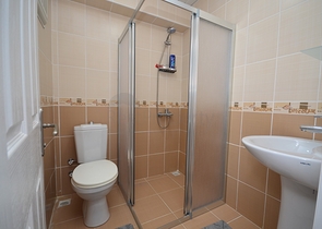 شقة غرفتين وصالة باطلالة بحرية مباشرة في الانيا 