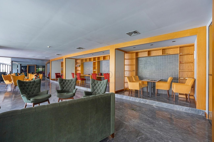 استديو مفروش ضمن مجمع خمس نجوم في كاستل / الانيا 