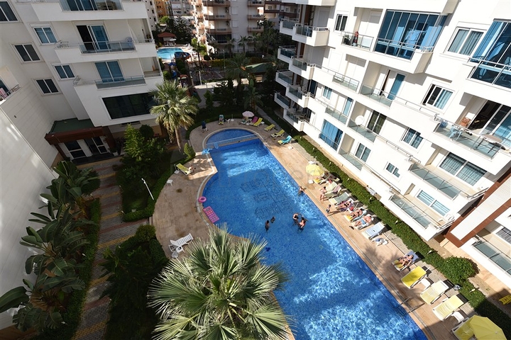 شقة غرفتين وصالة واسعة - ضمن مجمع سكني فاخر قريب من البحر 