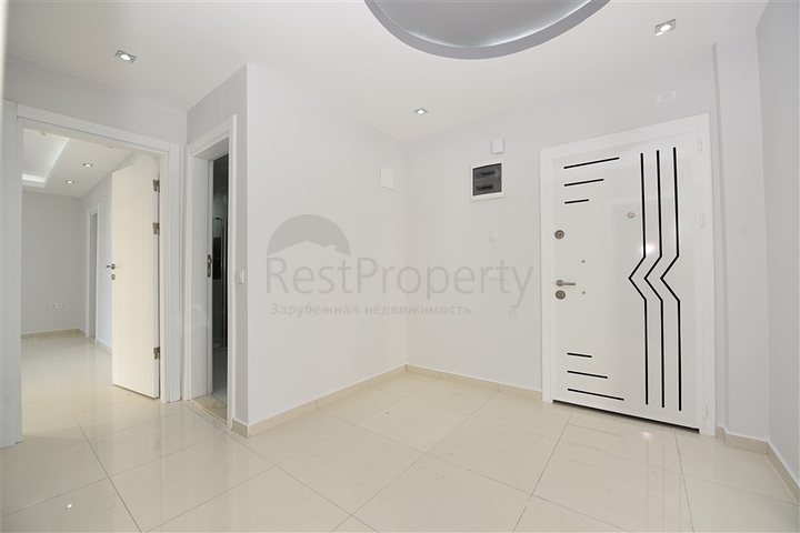 شقة غرفتين وصالة واسعة - ضمن مجمع سكني فاخر قريب من البحر 