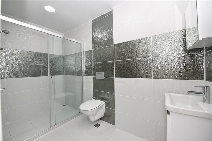 شقة غرفتين وصالة واسعة - ضمن مجمع سكني فاخر قريب من البحر 