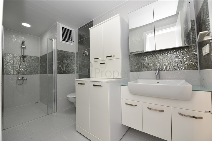 شقة غرفتين وصالة واسعة - ضمن مجمع سكني فاخر قريب من البحر 