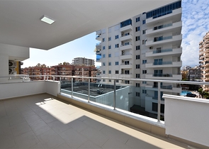 شقة غرفتين وصالة واسعة - ضمن مجمع سكني فاخر قريب من البحر 