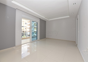 شقة غرفتين وصالة واسعة - ضمن مجمع سكني فاخر قريب من البحر 