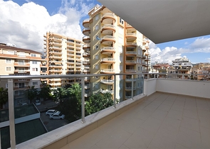 شقة غرفتين وصالة واسعة - ضمن مجمع سكني فاخر قريب من البحر 