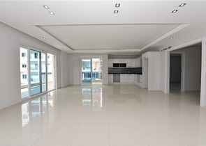 شقة غرفتين وصالة واسعة - ضمن مجمع سكني فاخر قريب من البحر 