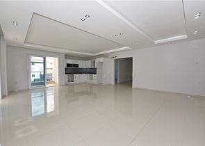 شقة غرفتين وصالة واسعة - ضمن مجمع سكني فاخر قريب من البحر 