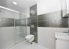 شقة غرفتين وصالة واسعة - ضمن مجمع سكني فاخر قريب من البحر 