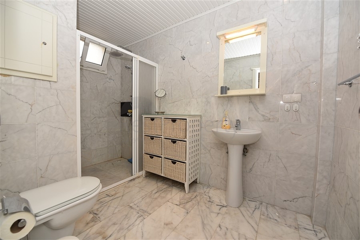 اول خط على البحر - شقة مفروشة ثلاث غرف وصالة في توسمور / الانيا 